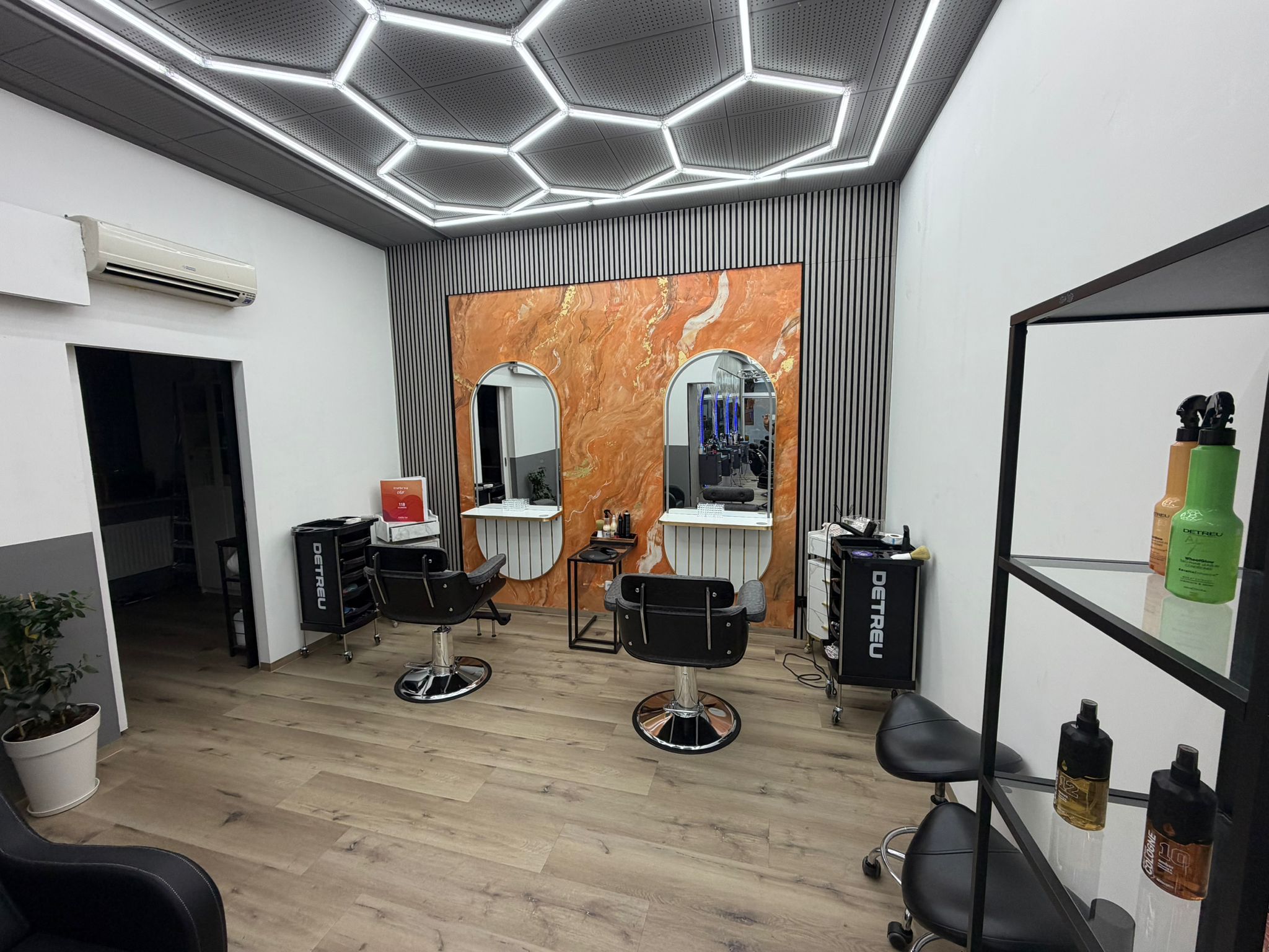 Arbeitsplätze im Salon